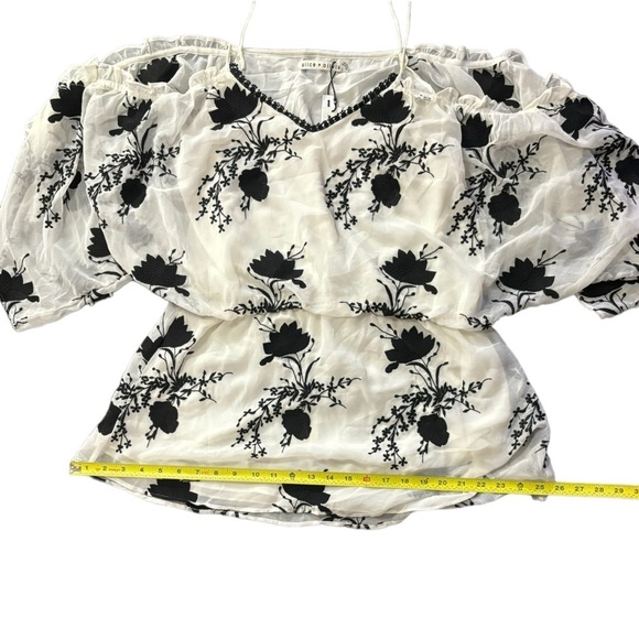 Alice + Olivia Black Floral and White Holden Cold Shoulder Drop Waist To… - Picture 12 of 14